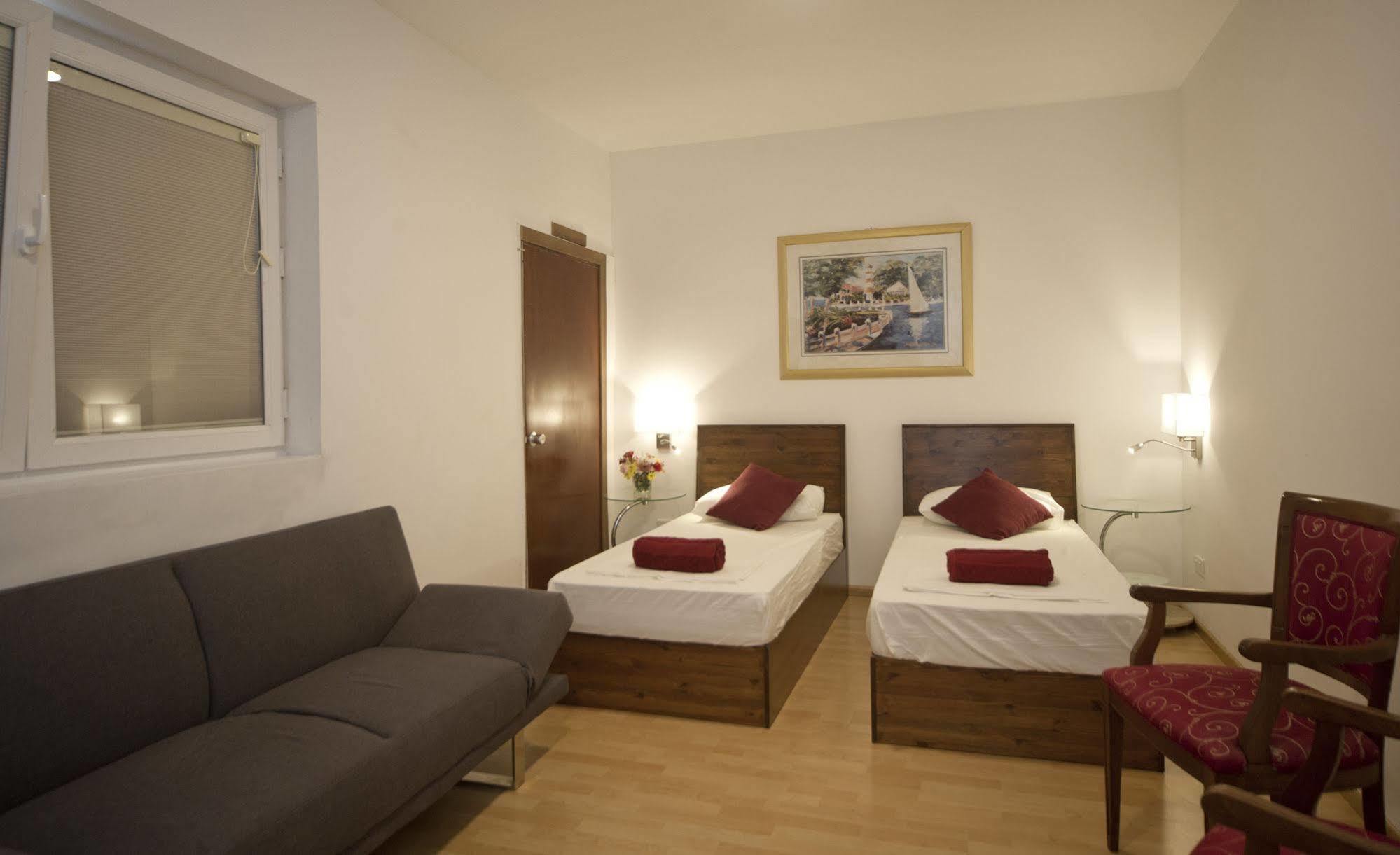 Marco Polo Party Hostel Saint Julian's Exterior photo